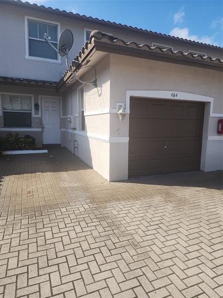 Foto principal - 484 NW 43rd St