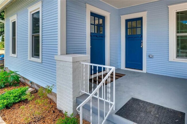 Foto del edificio - 811 1/2 E 38th St