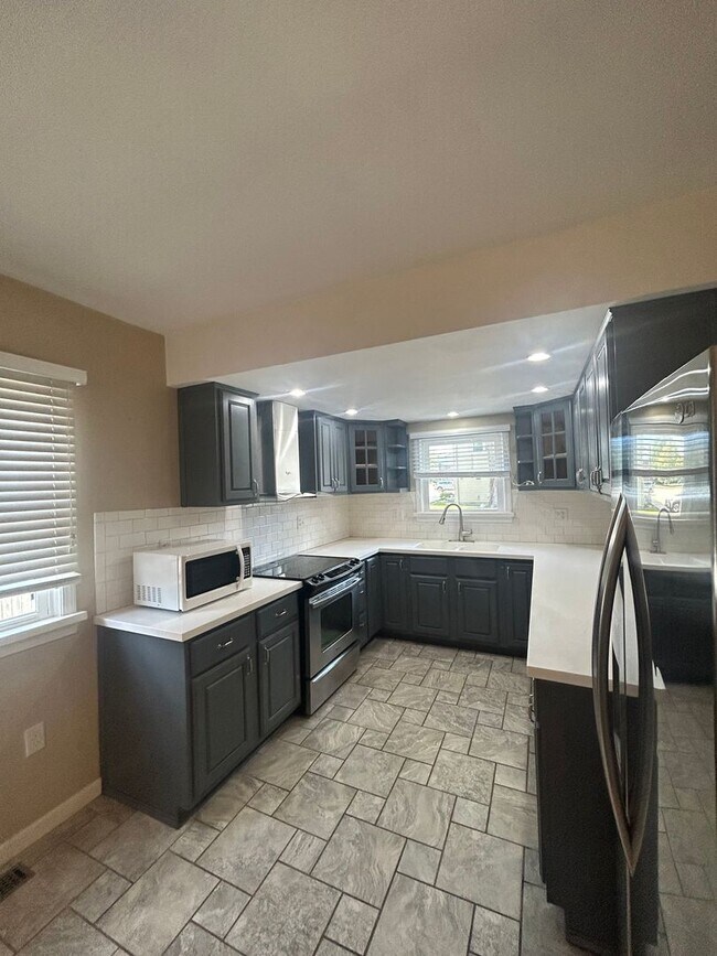 Foto del edificio - 4 Bedroom House w/ Bonus Room