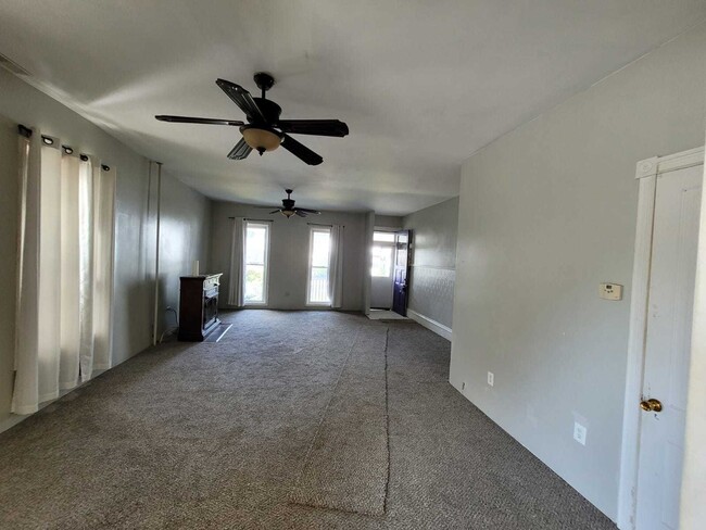 Foto del edificio - Large 3BR, 2BA Available Now! Apply Today!