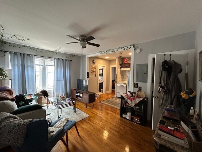 Foto del edificio - 6956 N Ashland Ave