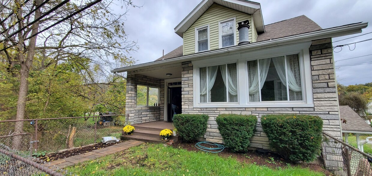 5621 Curry Rd Apartment for Rent in Pittsburgh, PA