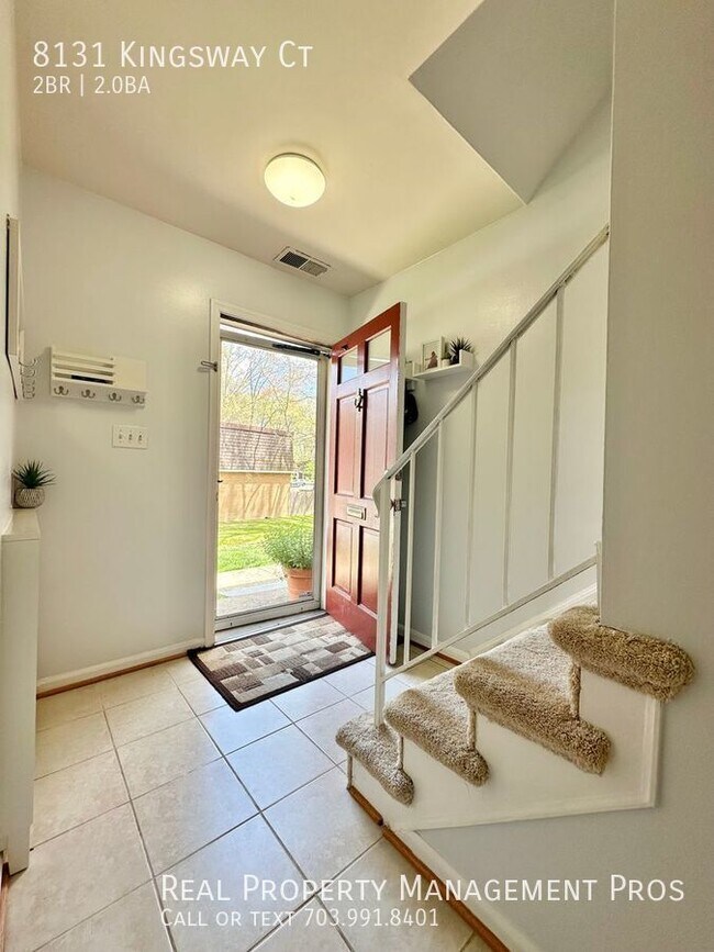 Foto del edificio - 8131 Kingsway Ct