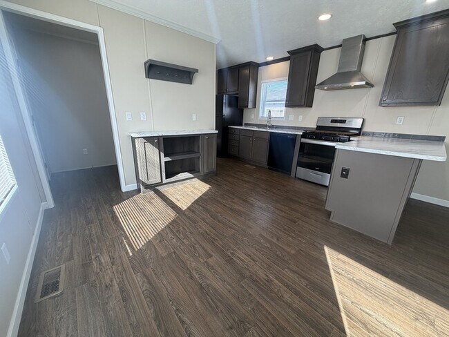 Building Photo - 38127 Ducharme Dr