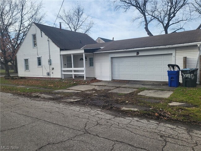 Foto del edificio - 12702 Bennington Ave