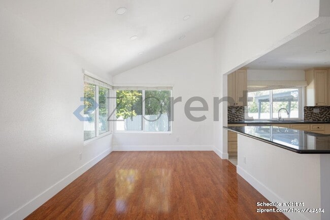 Building Photo - 13894 Paseo Zaldivar