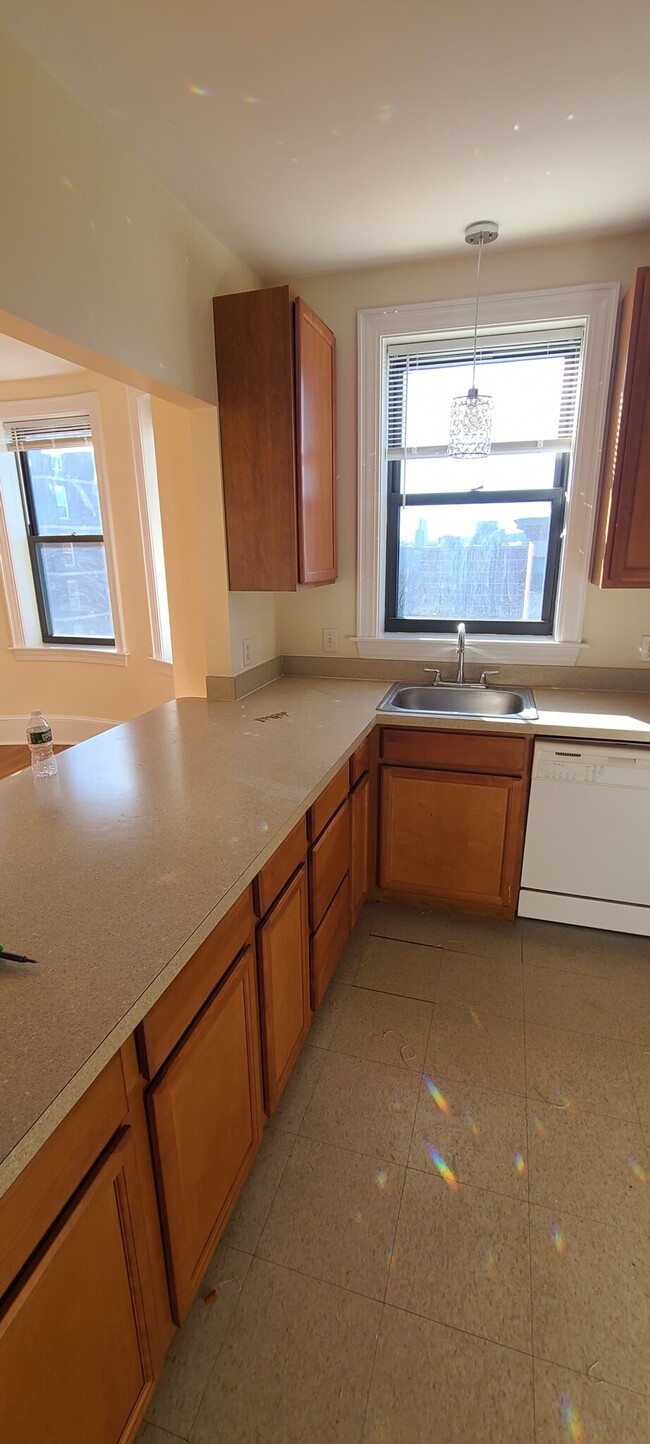 Building Photo - 881 Massachusetts Ave