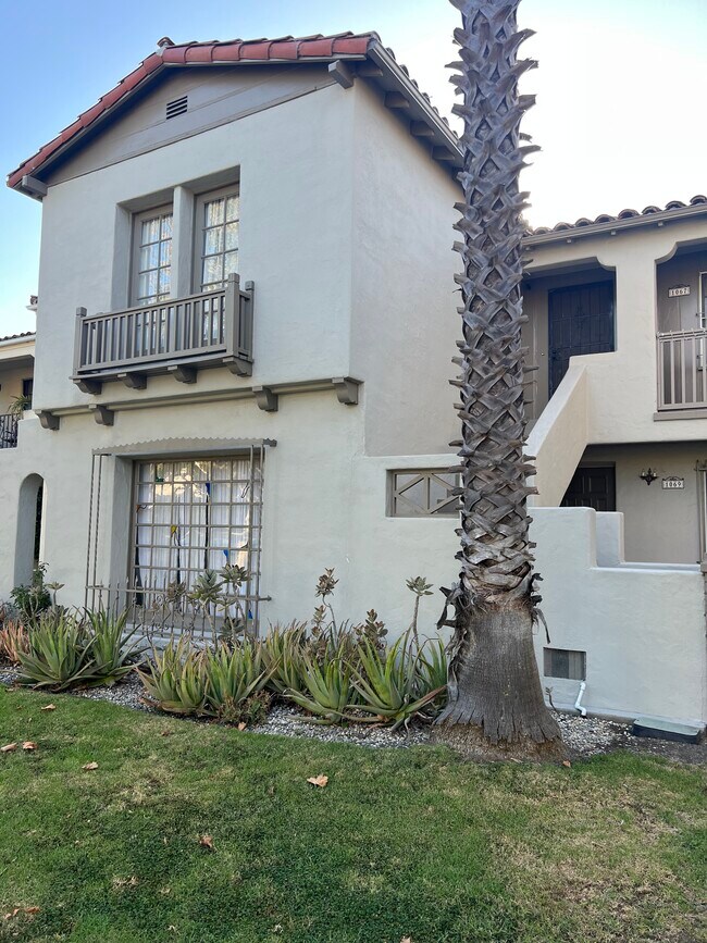 Building Photo - 1069 S Crescent Heights Blvd