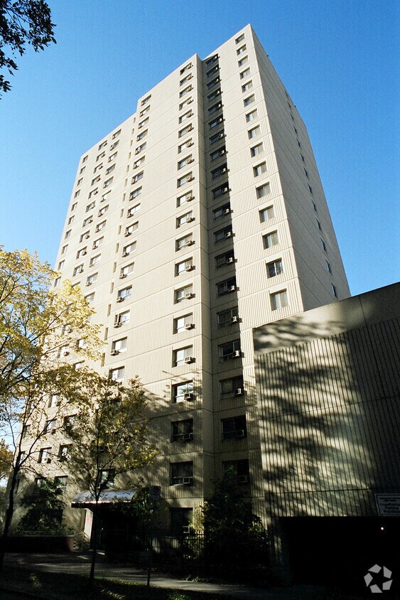 Fort Garry Tower Apartments 70 Garry St Winnipeg, MB