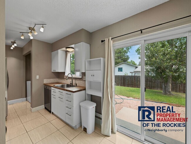 Foto del edificio - Charming 3-Bed, 1.5-Bath Home in Desirable West Fort Collins!
