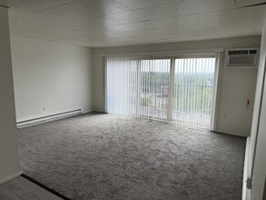 Building Photo - 370 Newton Cir