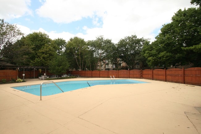 Building Photo - 1475 N Winslowe Dr