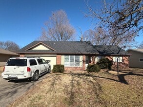 Building Photo - 1321 E Gretna St