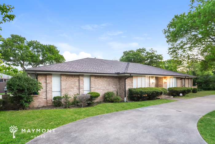 Building Photo - 206 Clubbrook Circle