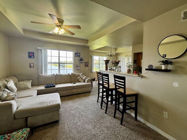 Foto del edificio - 3/2 unit with beautiful water view becoming available July 1st for an annual lease