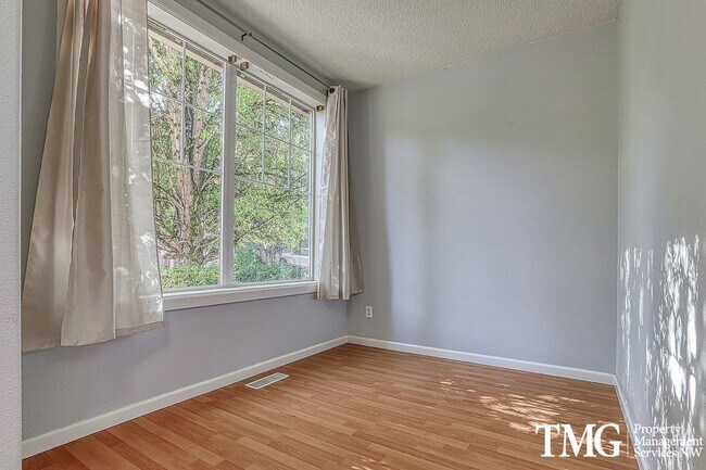 Foto del edificio - Lovely 3 Bed 2.5 Bath Home in Minnehaha Neighborhood!