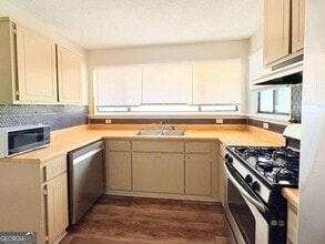 Building Photo - 142 Woodvalley Ct