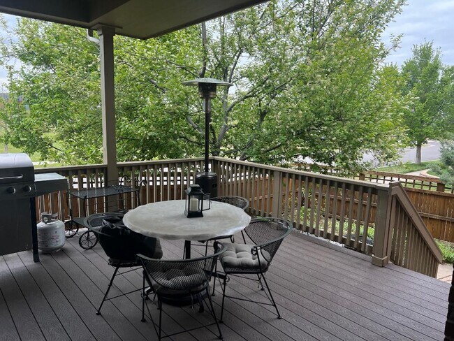 Deck off of great room - 530 Yosemite Way