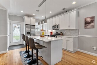 Building Photo - 51 Robey St