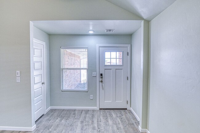 Foto del edificio - New Construction in Varenna Landing! Storm...