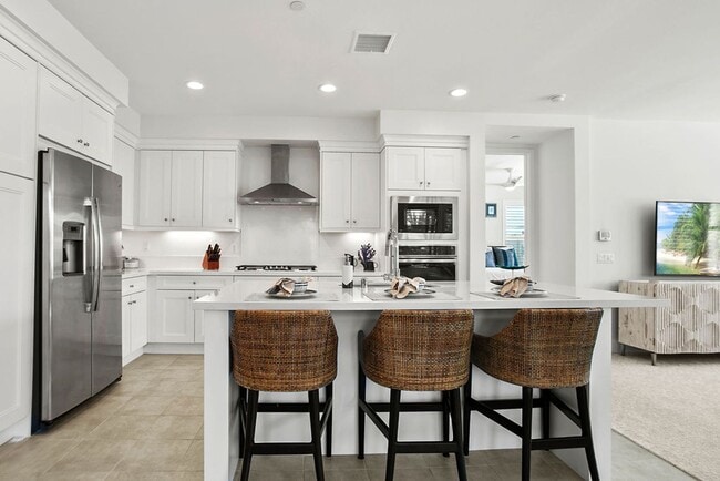 Foto del edificio - Luxurious Furnished Poolside Penthouse With Ocean Views!