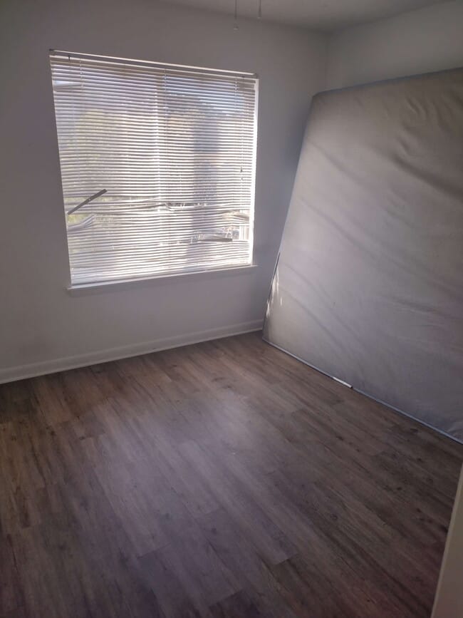 Bedroom - 1221 University Ct