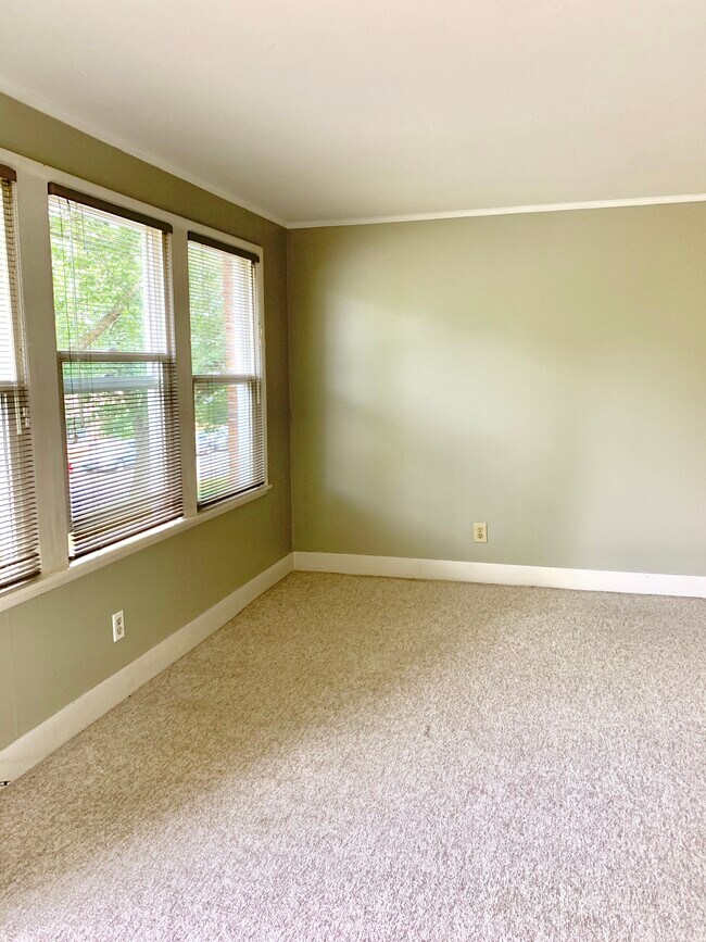 Living room - 2936 2nd Ave N