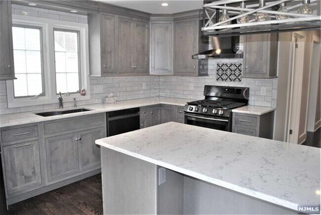 Building Photo - 151 Boulevard