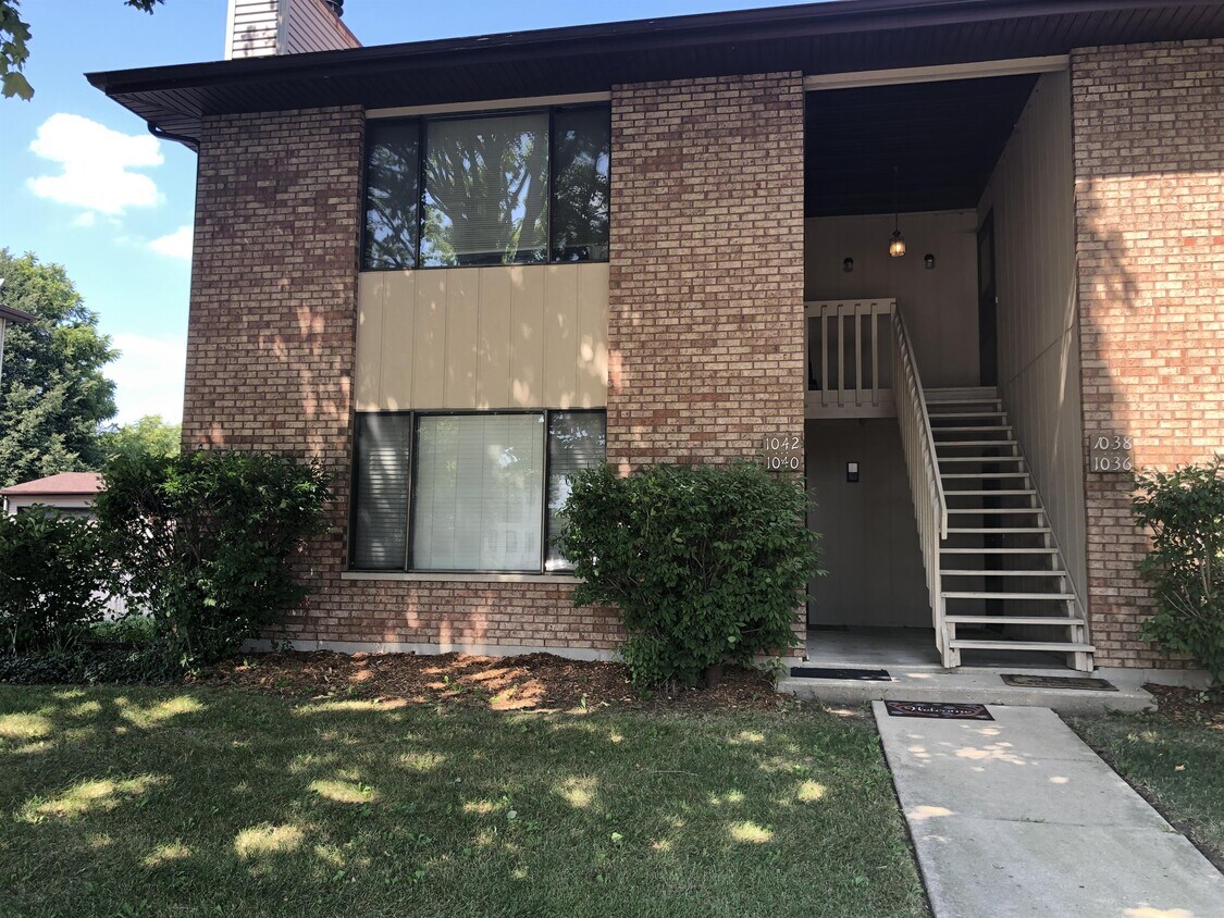 1040 Manchester Ct, South Elgin, IL 60177 Townhome Rentals in South