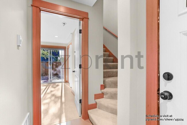 Foto del edificio - 6520 34th Ave SW
