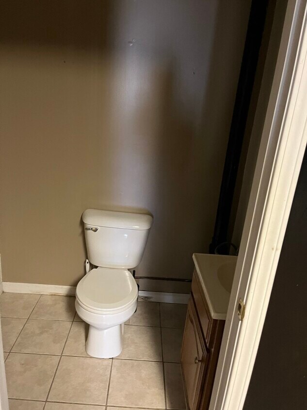 3514 Ellwood Rd Unit 3 Commercial, New Castle, PA 16101 Room for Rent