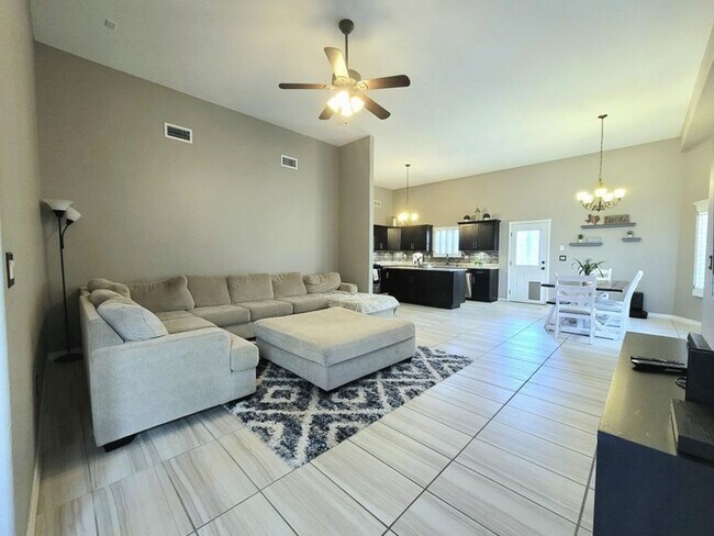 Foto del edificio - Amazing 3 bedroom 2 bath home in West El Paso!