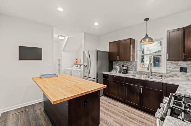 Building Photo - 2853 S Ellen St