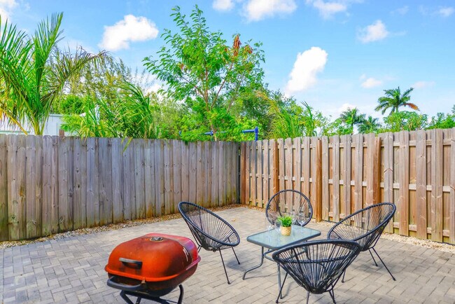 Foto del edificio - 171 NW 158th St