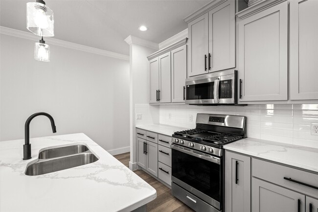 Foto del edificio - 8056 Meadowbrook Dr