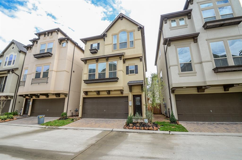 Foto principal - 10015 Spring Shadows Park Cir