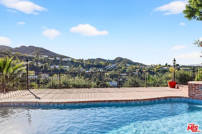 Foto del edificio - 3713 Dellvale Pl