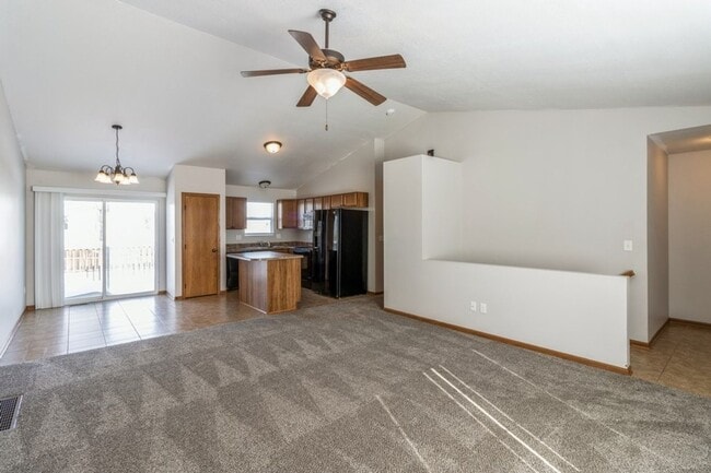 Building Photo - GREAT FLOORPLAN!! 4 Bed, 3 Bath Home in Northwest Ankeny