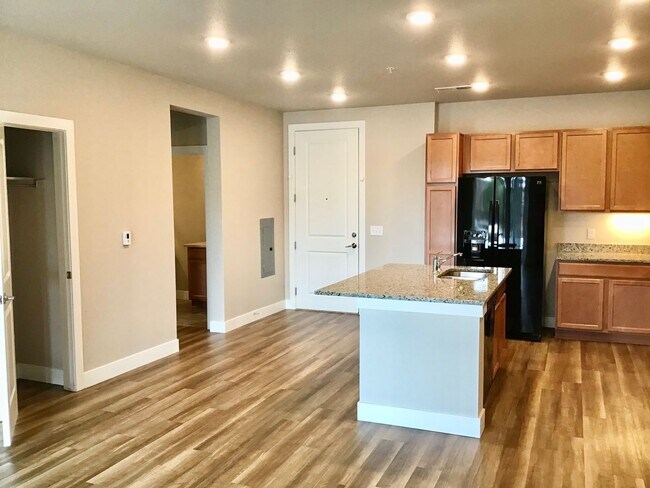 Building Photo - Wonderful 2bed 2 bath condo for rent at LI...