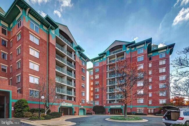 Foto del edificio - 545 E Braddock Rd