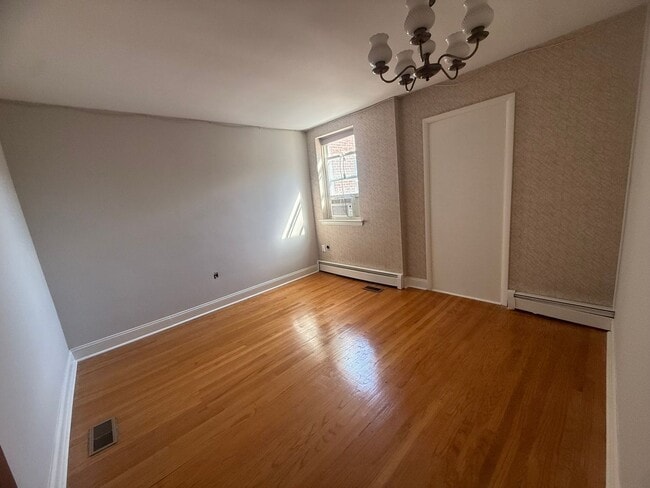 Building Photo - 608 W Lancaster Ave