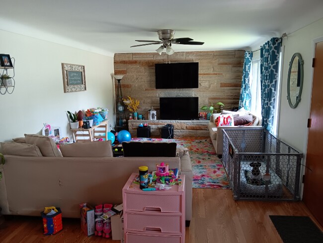 Foto del edificio - 110 Gorrell Ave