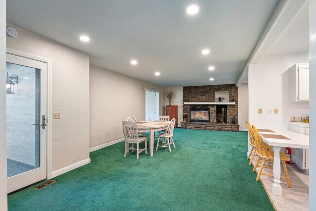 Foto del edificio - 965 Sandalwood Dr