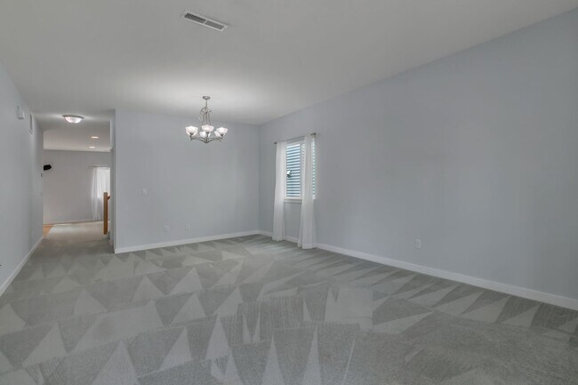 Building Photo - Beautiful 3 Bedroom, 2 1/2 Bath Home in Qu...
