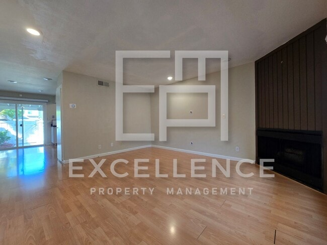 Building Photo - Great 2/1.5 With Parking, Patio, Washer and Dryer, Minutes to Levi Stadium and Much More!