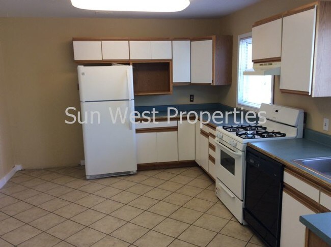 Building Photo - 1156 N Chaco Ave