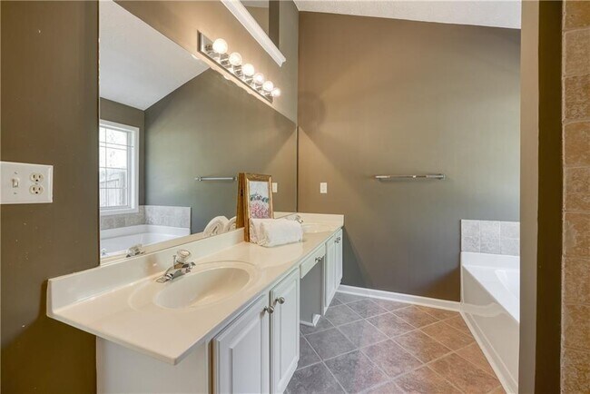Building Photo - 440 Sterling Hill Dr