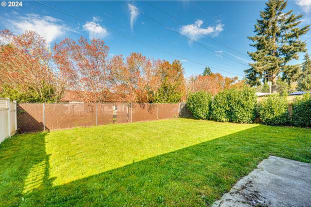 fenced back yard - 806 SE 110th Ave