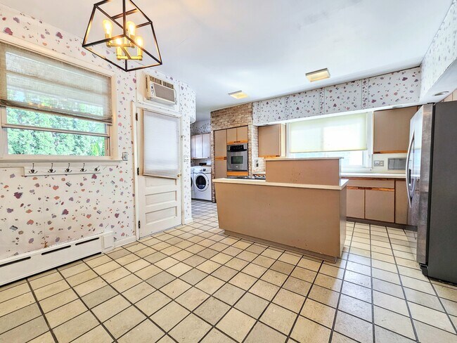 Foto del edificio - 571 Charles Ave