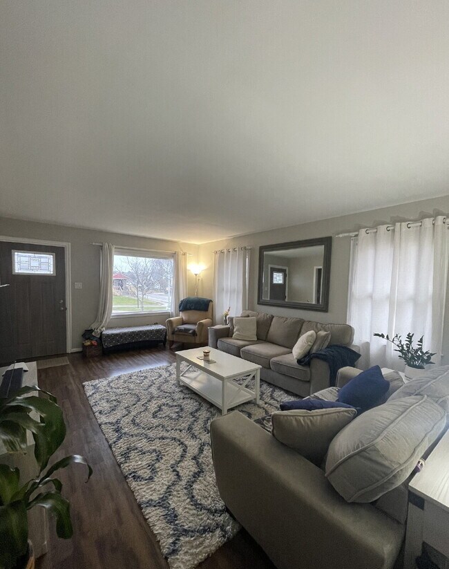 Building Photo - 924 Main St